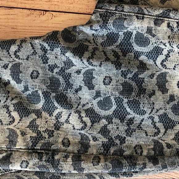🍾 4/$25 🍾 Blue Essence Jeans Size 0 - Picture 2 of 2